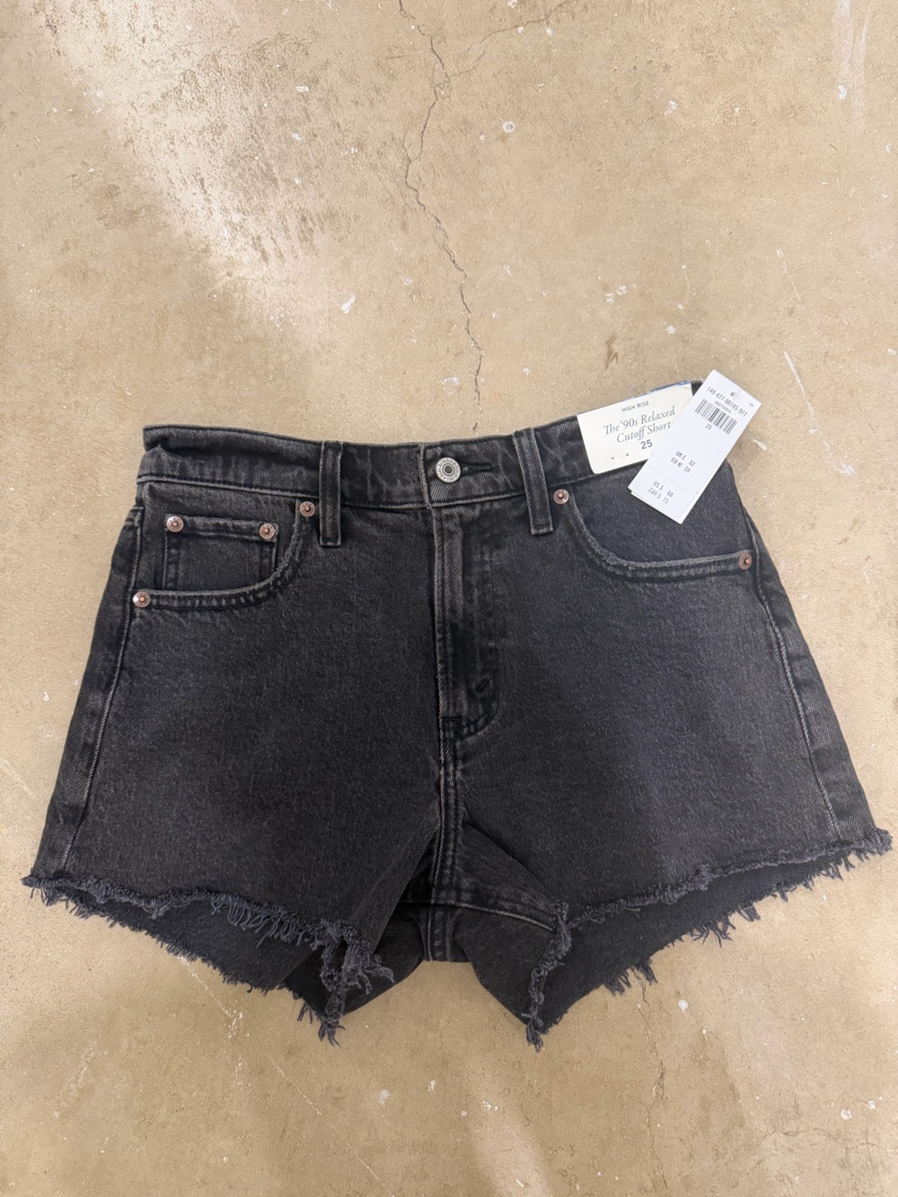 Abercrombie The ‘90s Relaxed Cutoff Short